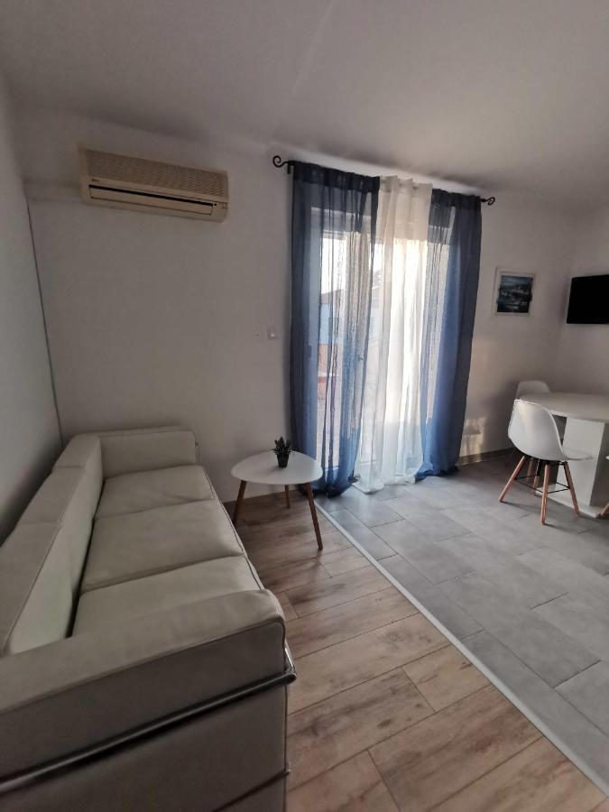Apartmani Viktorija Fazana Exterior photo