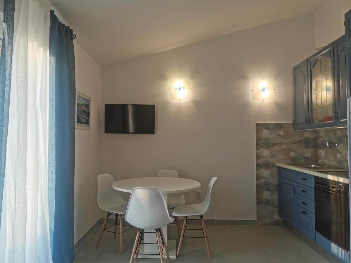 Apartmani Viktorija Fazana Exterior photo