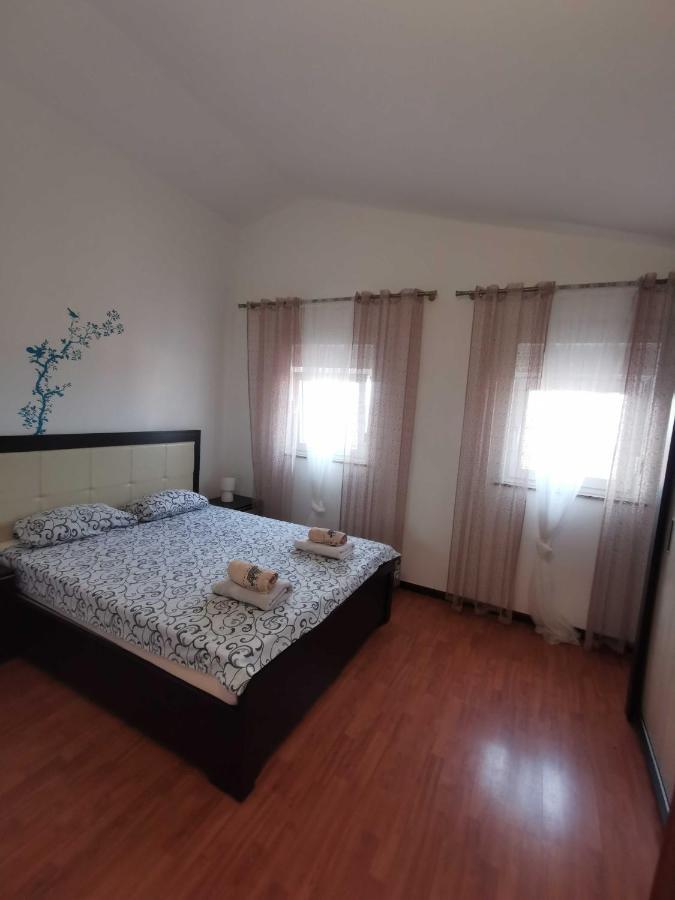 Apartmani Viktorija Fazana Exterior photo