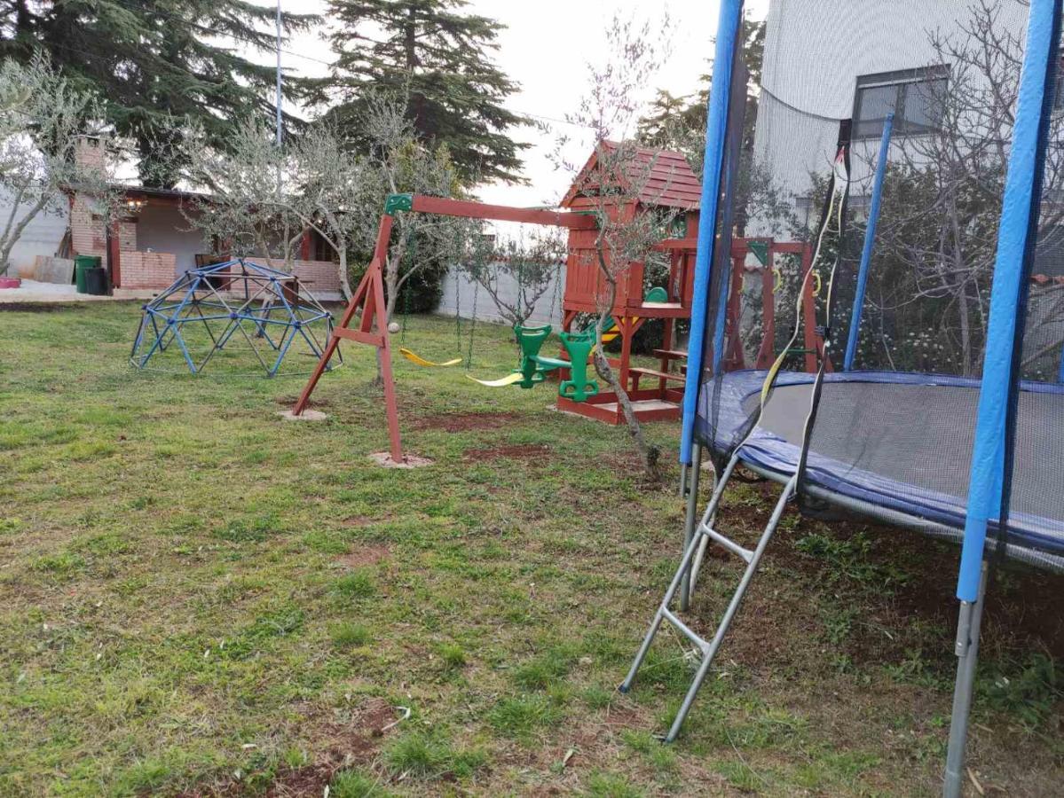 Apartmani Viktorija Fazana Exterior photo