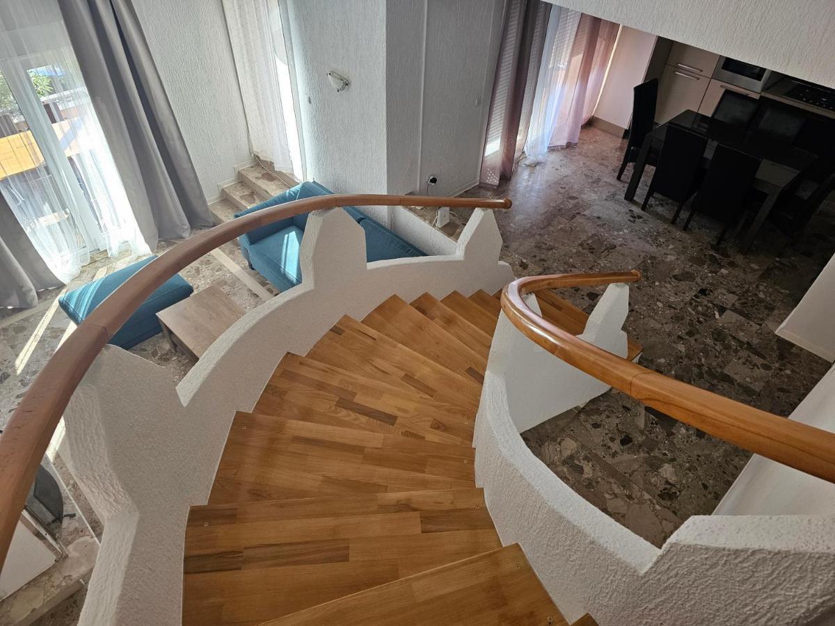 Apartmani Viktorija Fazana Exterior photo