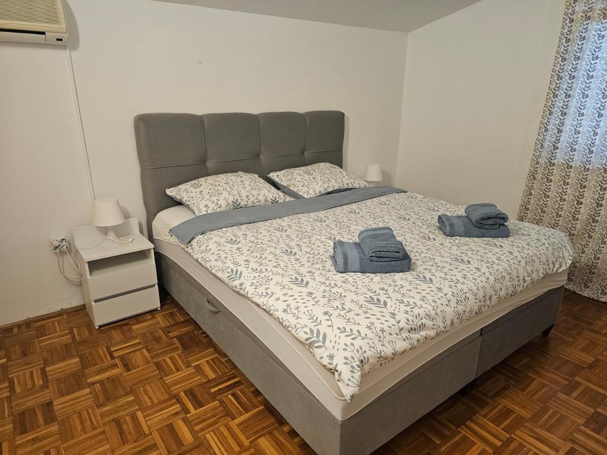 Apartmani Viktorija Fazana Exterior photo