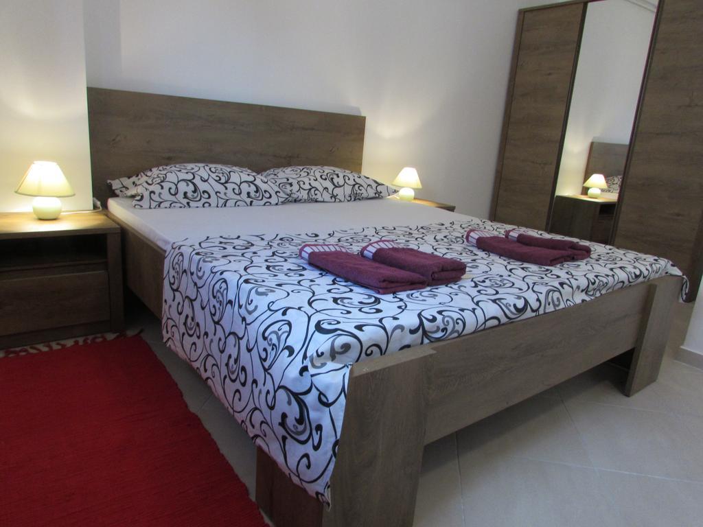 Apartmani Viktorija Fazana Exterior photo