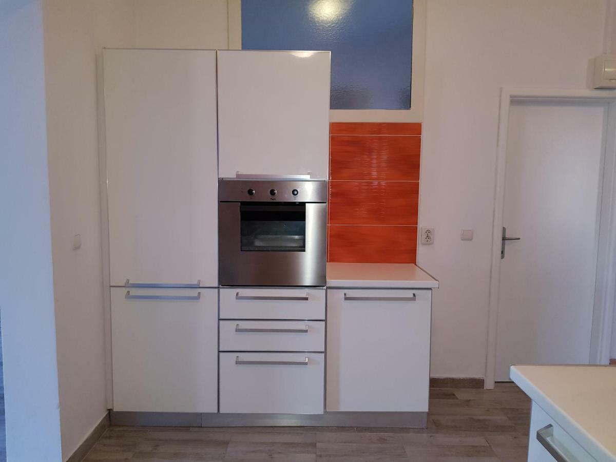 Apartmani Viktorija Fazana Exterior photo